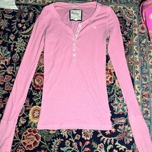 Abercrombie & Fitch Light Pink Long Sleeve Tee
